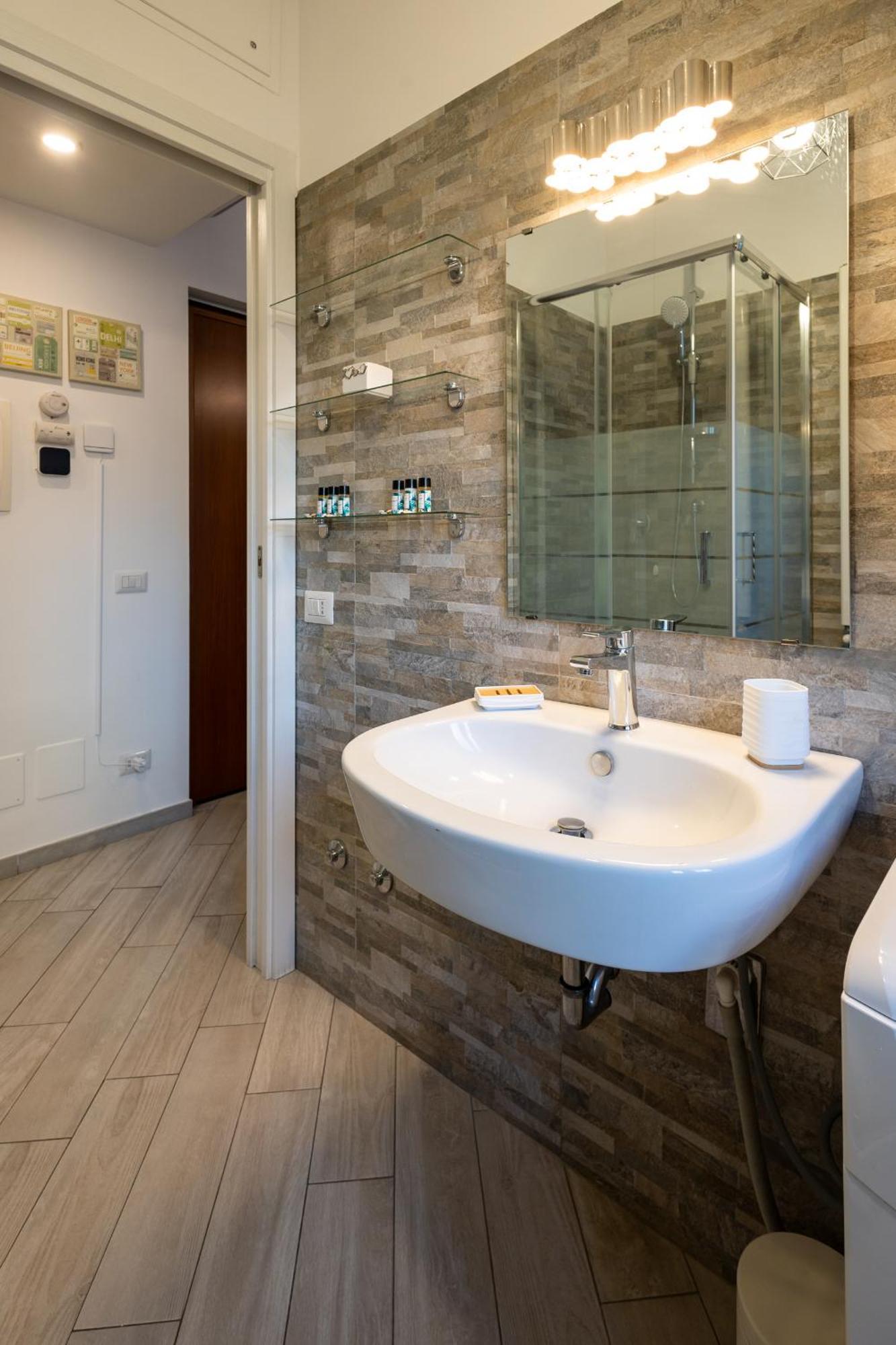 Ottoboni Apartment, 4 Persone, Balcone, Wi-fi, Stazione Tiburtina * Rom